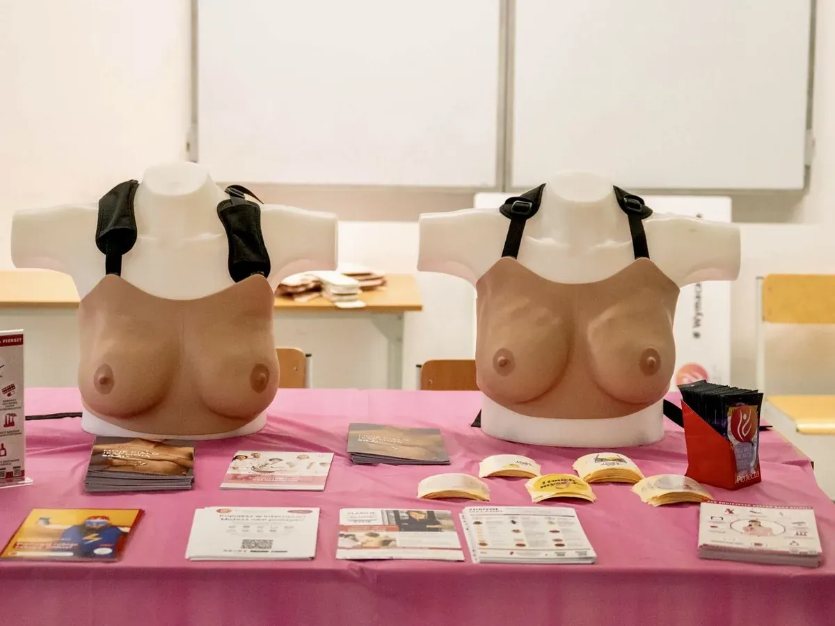 Wspólne zdjęcie organizatorek przy ściance PinkGeneration